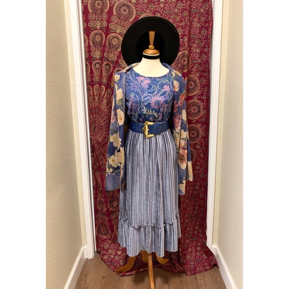 🌈 Beautiful Vintage Paisley top - Picture 10 of 11